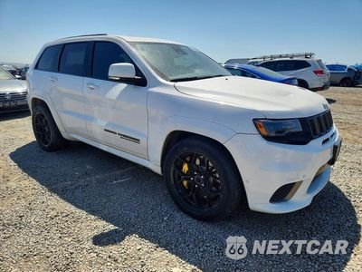 Czwarte zdjęcie samochodu z boku: 2021 JEEP GRAND CHEROKEE TRACKHAWK VIN:1C4RJFN91MC690974 - miniatura