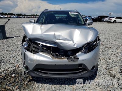 Piąte zdjęcie samochodu w środku: 2017 NISSAN ROGUE SPORT SV VIN:JN1BJ1CR6HW121634 - miniatura