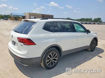 Trzecie zdjęcie samochodu z tyłu: 2019 VOLKSWAGEN TIGUAN SE VIN:3VV2B7AX3KM139774 - miniatura
