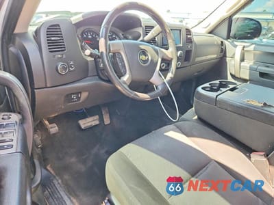 Zdjęcie 8 z 12 samochodu: 2011 CHEVROLET SILVERADO K1500 LT VIN:1GCRKSE31BZ424415 - miniatura
