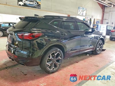 Trzecie zdjęcie samochodu z tyłu: 2022 CHEVROLET BLAZER RS VIN:3GNKBKRSXNS129566 - miniatura