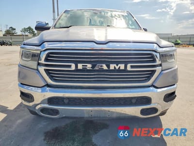 Piąte zdjęcie samochodu w środku: 2019 RAM 1500 LARAMIE VIN:1C6SRFJT3KN503853 - miniatura