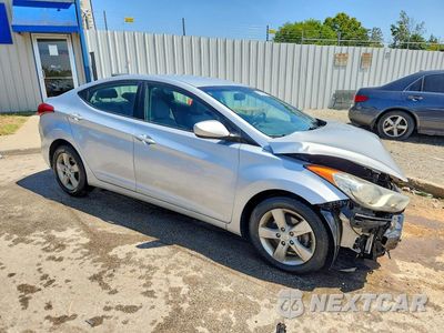 Czwarte zdjęcie samochodu z boku: 2013 HYUNDAI ELANTRA GLS VIN:KMHDH4AE8DU013889 - miniatura