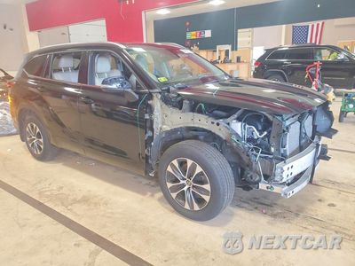 Czwarte zdjęcie samochodu z boku: 2021 TOYOTA HIGHLANDER XLE VIN:5TDGZRBH6MS546543 - miniatura