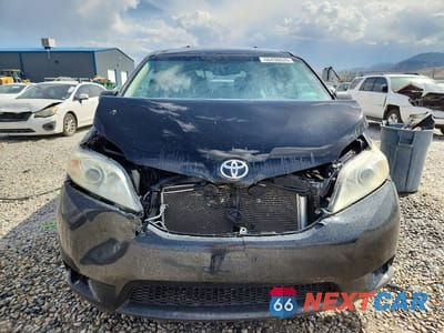 Piąte zdjęcie samochodu w środku: 2011 TOYOTA SIENNA LE VIN:5TDJK3DC2BS001123 - miniatura