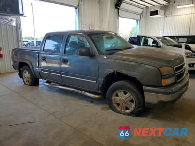 Czwarte zdjęcie samochodu z boku: 2006 CHEVROLET SILVERADO K1500 VIN:2GCEK13T561189687 - miniatura