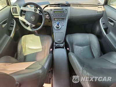 Zdjęcie 8 z 12 samochodu: 2010 TOYOTA PRIUS V VIN:JTDKN3DU1A0195116 - miniatura