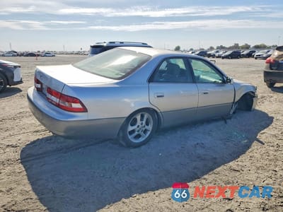 Trzecie zdjęcie samochodu z tyłu: 2001 LEXUS ES 300 VIN:JT8BF28G615112941 - miniatura