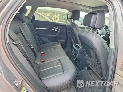 Zdjęcie 10 z 12 samochodu: 2019 AUDI E-TRON PREMIUM PLUS VIN:WA1LABGE2KB021683 - miniatura