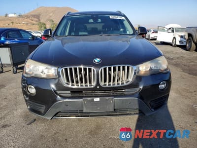 Piąte zdjęcie samochodu w środku: 2017 BMW X3 SDRIVE28I VIN:5UXWZ7C51H0U46779 - miniatura