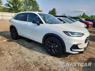 Czwarte zdjęcie samochodu z boku: 2024 HONDA HR-V SPORT VIN:3CZRZ2H51RM743148 - miniatura
