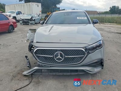 Piąte zdjęcie samochodu w środku: 2025 MERCEDES-BENZ E 350 4MATIC VIN:W1KLF4HB1SA092375 - miniatura