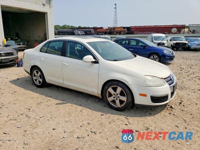 Czwarte zdjęcie samochodu z boku: 2008 VOLKSWAGEN JETTA SE VIN:3VWRM71K98M135438 - miniatura