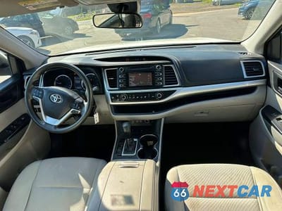 Zdjęcie 7 z 10 samochodu: 2018 TOYOTA HIGHLANDER LE VIN:5TDBZRFH3JS891836 - miniatura