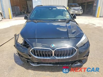 Piąte zdjęcie samochodu w środku: 2024 BMW 228I VIN:WBA53AK04R7P51815 - miniatura