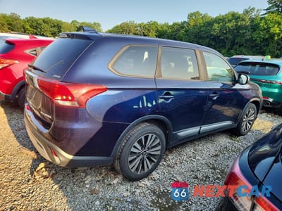 Trzecie zdjęcie samochodu z tyłu: 2019 MITSUBISHI OUTLANDER SE VIN:JA4AZ3A38KZ005850 - miniatura