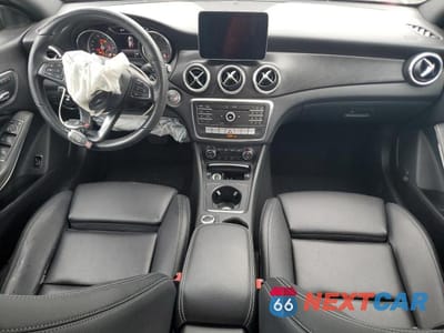 Zdjęcie 8 z 13 samochodu: 2019 MERCEDES-BENZ CLA 250 VIN:WDDSJ4EB9KN715796 - miniatura