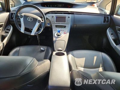 Zdjęcie 8 z 12 samochodu: 2015 TOYOTA PRIUS FOUR VIN:JTDKN3DU3F0473084 - miniatura