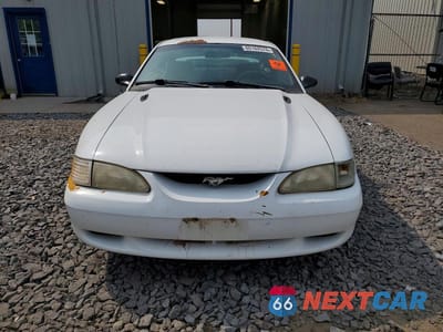 Piąte zdjęcie samochodu w środku: 1998 FORD MUSTANG VIN:1FAFP4041WF186692 - miniatura