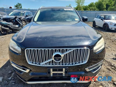 Piąte zdjęcie samochodu w środku: 2016 VOLVO XC90 T6 VIN:YV4A22PLXG1001006 - miniatura