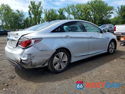 Trzecie zdjęcie samochodu z tyłu: 2015 HYUNDAI SONATA HYBRID LIMITED VIN:KMHEC4A42FA126218 - miniatura