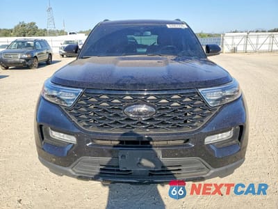 Piąte zdjęcie samochodu w środku: 2023 FORD EXPLORER PLATINUM VIN:1FM5K8HC7PGA97336 - miniatura