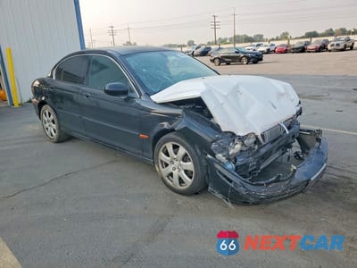 Czwarte zdjęcie samochodu z boku: 2004 JAGUAR X-TYPE 3.0 VIN:SAJEA51C74WD55554 - miniatura