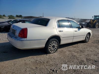 Trzecie zdjęcie samochodu z tyłu: 2003 LINCOLN TOWN CAR SIGNATURE VIN:1LNHM82W13Y623717 - miniatura