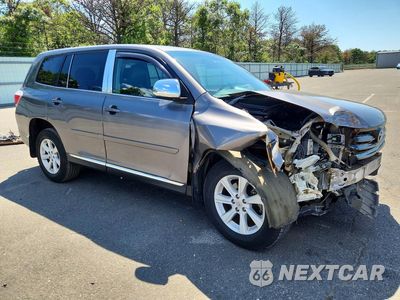 Czwarte zdjęcie samochodu z boku: 2013 TOYOTA HIGHLANDER BASE VIN:5TDZA3EH5DS045801 - miniatura