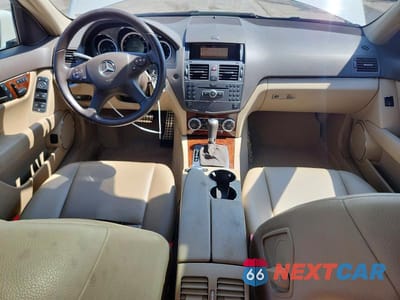 Zdjęcie 8 z 12 samochodu: 2010 MERCEDES-BENZ C 300 4MATIC VIN:WDDGF8BB0AR104517 - miniatura