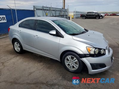 Czwarte zdjęcie samochodu z boku: 2015 CHEVROLET SONIC LT VIN:1G1JC5SH3F4200506 - miniatura