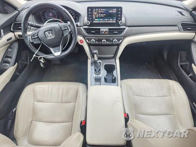 Zdjęcie 8 z 12 samochodu: 2018 HONDA ACCORD TOURING VIN:1HGCV1F97JA008751 - miniatura