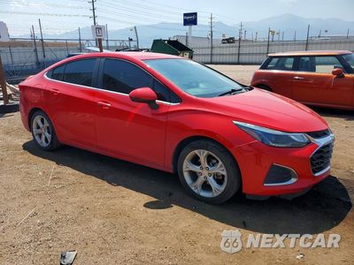 Czwarte zdjęcie samochodu z boku: 2019 CHEVROLET CRUZE PREMIER VIN:1G1BF5SM5K7126720 - miniatura