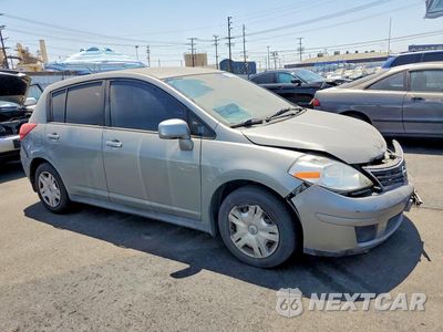 Czwarte zdjęcie samochodu z boku: 2012 NISSAN VERSA 1.8 S VIN:3N1BC1CP2CK276596 - miniatura