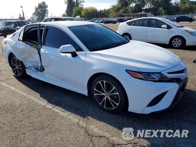 Czwarte zdjęcie samochodu z boku: 2020 TOYOTA CAMRY SE VIN:4T1G11AK4LU507025 - miniatura