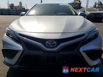 Piąte zdjęcie samochodu w środku: 2023 TOYOTA CAMRY HYBRID SE VIN:4T1G31AK5PU615928 - miniatura