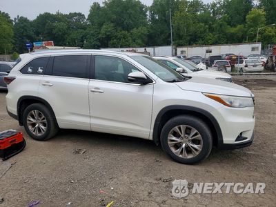 Czwarte zdjęcie samochodu z boku: 2015 TOYOTA HIGHLANDER XLE VIN:5TDJKRFH8FS174176 - miniatura