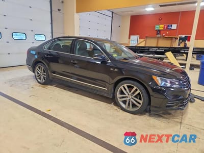 Czwarte zdjęcie samochodu z boku: 2017 VOLKSWAGEN PASSAT R-LINE VIN:1VWDT7A39HC044175 - miniatura