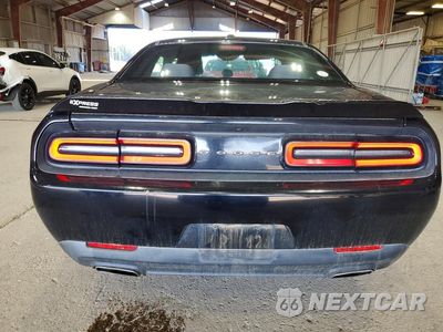 Zdjęcie 6 z 12 samochodu: 2015 DODGE CHALLENGER SXT VIN:2C3CDZAGXFH744442 - miniatura