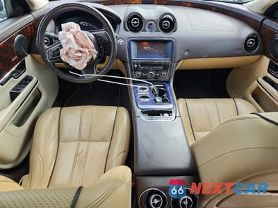 Zdjęcie 8 z 12 samochodu: 2011 JAGUAR XJ VIN:SAJWA1CB8BLV12621 - miniatura