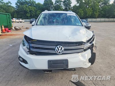 Piąte zdjęcie samochodu w środku: 2015 VOLKSWAGEN TIGUAN S VIN:WVGBV7AX7FW583943 - miniatura