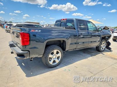 Trzecie zdjęcie samochodu z tyłu: 2017 CHEVROLET SILVERADO K1500 LT VIN:1GCVKREC2HZ359414 - miniatura