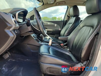 Zdjęcie 7 z 12 samochodu: 2020 CHEVROLET SONIC PREMIER VIN:1G1JF5SB3L4111470 - miniatura