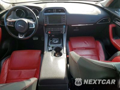 Zdjęcie 8 z 13 samochodu: 2017 JAGUAR F-PACE R - SPORT VIN:SADCL2BV4HA064772 - miniatura