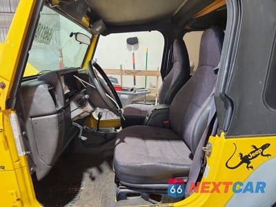 Zdjęcie 7 z 13 samochodu: 2002 JEEP WRANGLER / TJ SPORT VIN:1J4FA49S12P763846 - miniatura