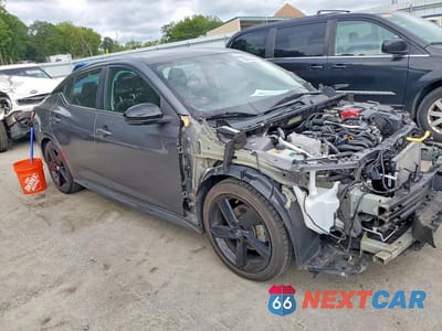 Czwarte zdjęcie samochodu z boku: 2021 NISSAN SENTRA SR VIN:3N1AB8DV2MY313858 - miniatura
