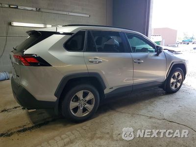 Trzecie zdjęcie samochodu z tyłu: 2025 TOYOTA RAV4 HYBRID XLE VIN:JTMRWRFV0SJ075002 - miniatura