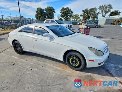 Czwarte zdjęcie samochodu z boku: 2008 MERCEDES-BENZ CLS 550 VIN:WDDDJ72X68A125839 - miniatura