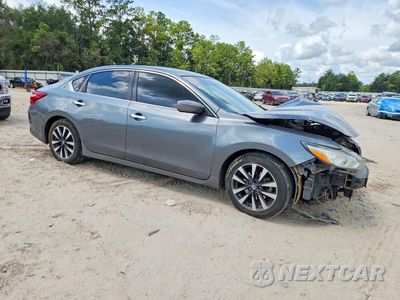 Czwarte zdjęcie samochodu z boku: 2017 NISSAN ALTIMA 2.5 SV VIN:1N4AL3AP8HC227297 - miniatura