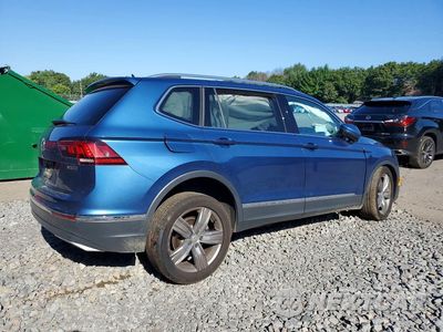 Trzecie zdjęcie samochodu z tyłu: 2020 VOLKSWAGEN TIGUAN SE VIN:3VV2B7AX6LM143934 - miniatura